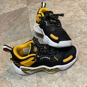 Size 4 “Donovan Mitchell” basketball shoes
